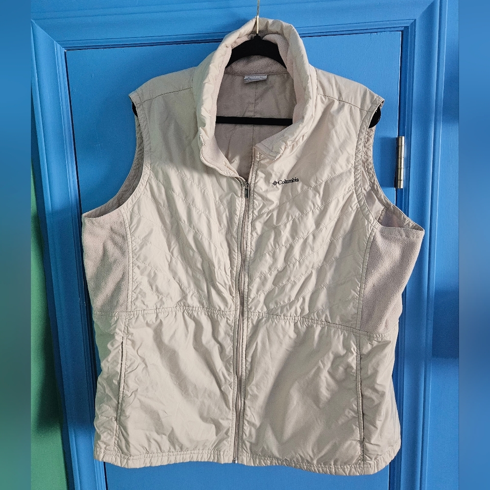 Columbia Beige Quilted Vest